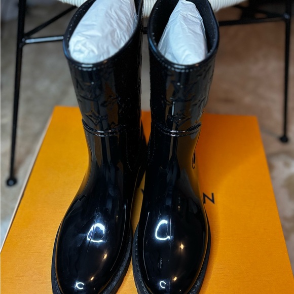 Louis Vuitton rain boots - Picture 2 of 6
